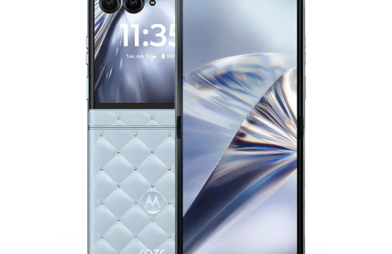 cyan Motorola razr 60